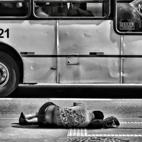 Início ARTIGO | Rua como moradia: uma via de mão única?